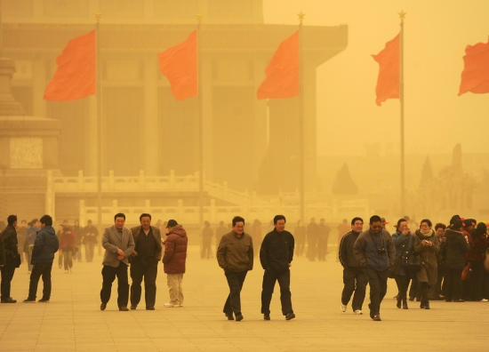 Furtună de nisip în nordul Chinei şi la Beijing şi secetă în sud-vest (Imagine: Mediafax Foto/AFP)