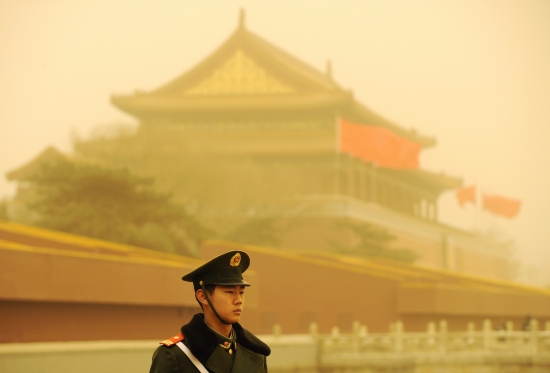 Furtună de nisip în nordul Chinei şi la Beijing şi secetă în sud-vest (Imagine: Mediafax Foto/AFP)