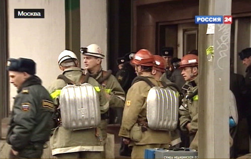 Zeci de morţi în urma a două explozii la metroul din Moscova
