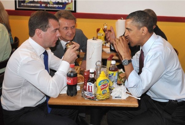 Imaginea articolului Obama şi Medvedev au mers împreună la un restaurant de hamburgeri - VIDEO, FOTO