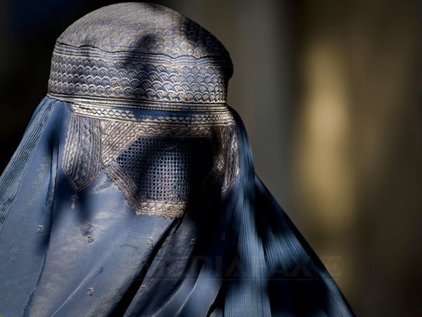 Imaginea articolului UE nu va reglementa folosirea vălului integral de tip burqa în locurile publice