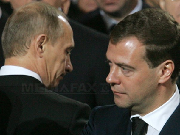 Imaginea articolului Putin are de două ori mai mulţi susţinători decât Medvedev
