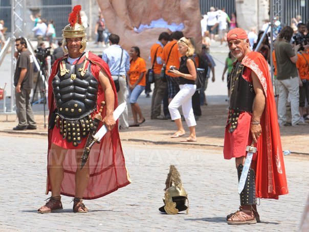 Imaginea articolului Gladiatorii din Roma au ajuns pe mâna poliţiei