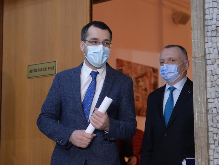 Imaginea articolului COMENTARIU Sorin Avram: Voiculescu preocupat de funcţie, spitalele la cheremul politrucilor 