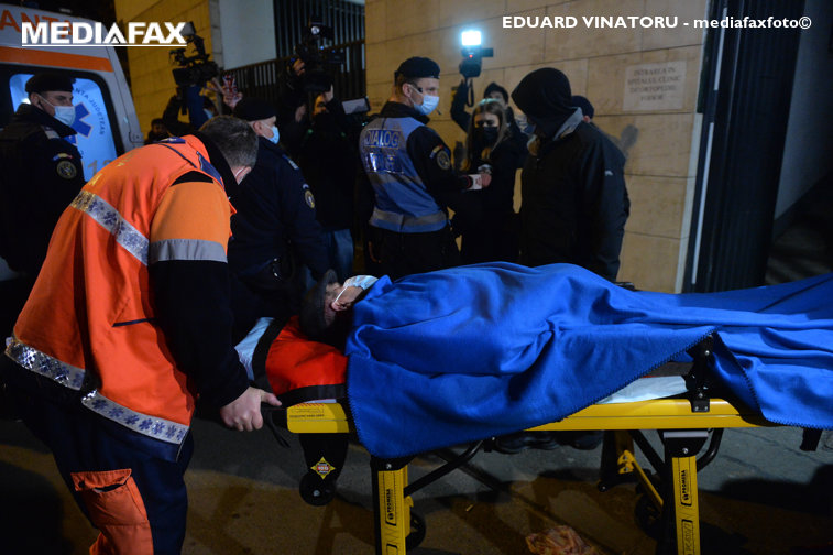 Imaginea articolului COMENTARIU Sorin Avram | A fost nevoie să fie evacuaţi oameni din spital ca să… Ca să ce, domnule Iohannis?