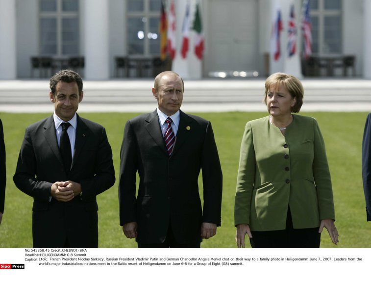 Imaginea articolului COMENTARIU Marius Oprea / Masacrele din Ucraina ar fi fost evitate, dacă Merkel şi Sarkozy n-ar fi făcut jocurile lui Putin