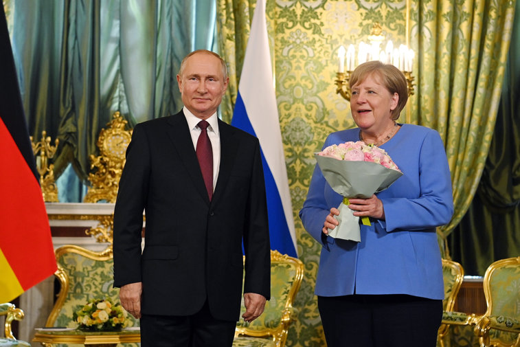 Imaginea articolului COMENTARIU Marius Oprea / Angela Merkel, prietena lui Putin, nu-şi cere scuze, dar ne minte