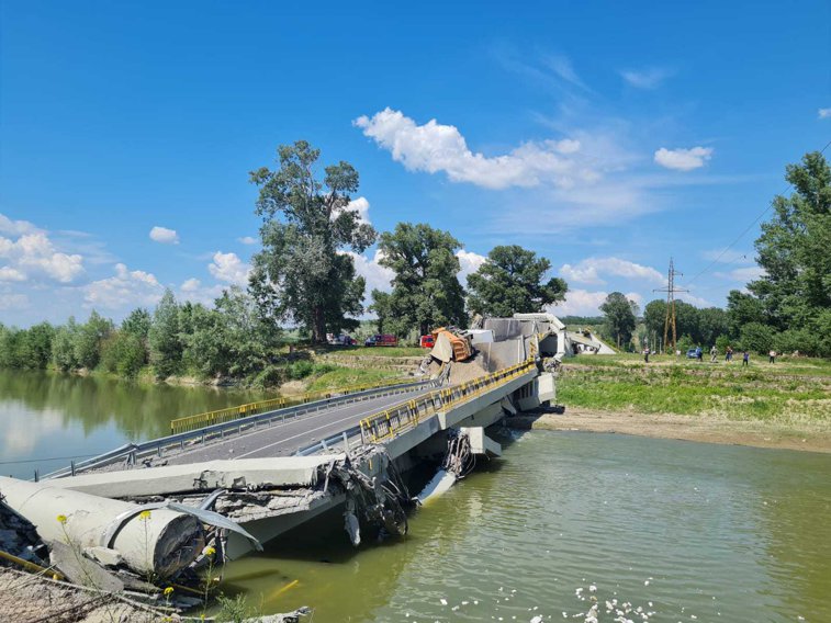 Imaginea articolului COMENTARIU Marius Oprea: România podului bine căzut