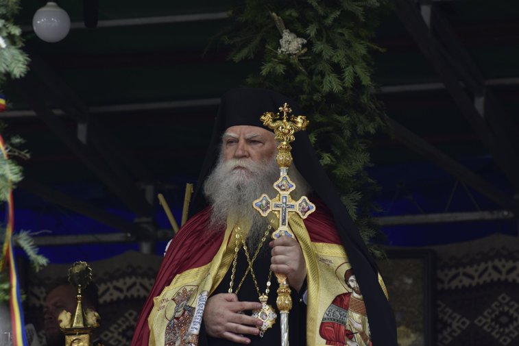Imaginea articolului COMENTARIU Sorin Avram: Arhiepiscopul Sucevei şi Rădăuţilor, ÎPS Calinic, se ”împiedică” de baldachinul dintr-un monument UNESCO şi vrea să-l vadă mutat 