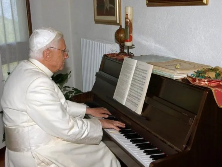 Imaginea articolului COMENTARIU De ce n-a ajuns Benedict al XVI-lea un mare pianist