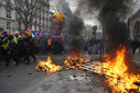 Imaginea articolului COMENTARIU Crenguţa Nicolae: De ce nu se întâmplă şi în România o revoltă ca-n Franţa