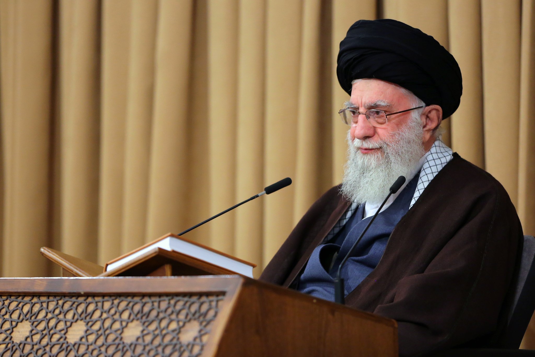 COMENTARIU Lelia Munteanu: Un bucheţel de rachete la aniversarea Ayatollahului Khamenei