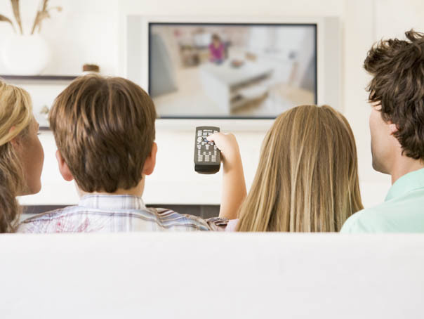 Imaginea articolului Televizorul ne poate afecta sănătatea psihică şi fizică. Ce recomandă experţii