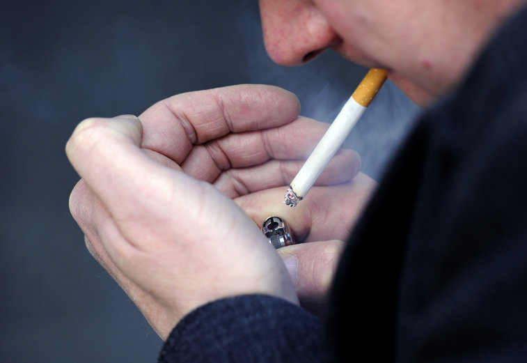 Imaginea articolului Fumatul duce la creşterea grăsimii „ascunse”, stocată profund în abdomen