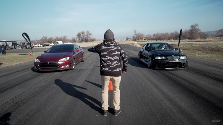 Imaginea articolului VIDEO: Cursă inedită între BMW E46 şi Tesla model S