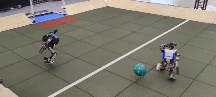 Imaginea articolului VIDEO inedit. Roboţii cu inteligenţă artificială joacă fotbal