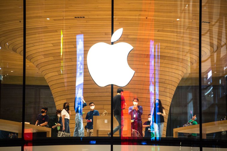 Imaginea articolului Lovitură dură pentru Apple: Foxconn, principalul furnizor de semiconductori pentru companie, se retrage dintr-un mega-proiect 