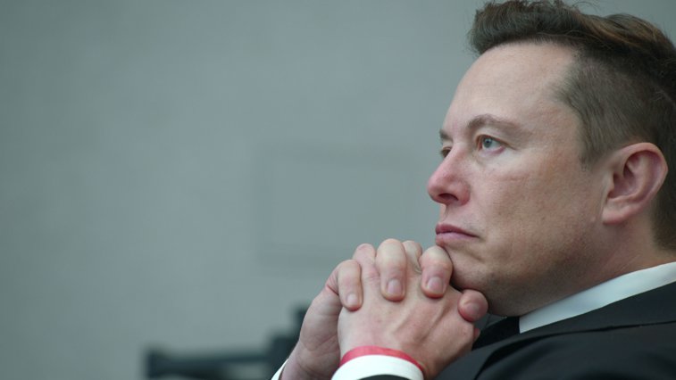 Imaginea articolului Elon Musk anunţă că aplicaţia X, fostă Twitter, nu va mai fi gratuită. Utilizatorii vor plăti o sumă lunară pentru a folosi platforma