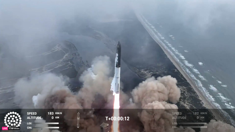 Imaginea articolului SpaceX: O nouă rachetă mamut a fost lansată în spaţiu la a treia încercare