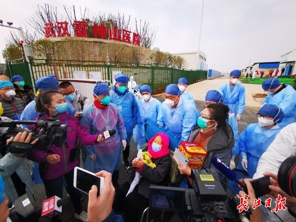 Imaginea articolului FOTO | Vindecare neaşteptată: Hu Hanying, cea mai vârstnică pacientă din China infectată cu virusul  2019-nCoV, este din nou sănătoasă