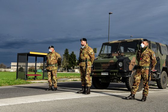 Imaginea articolului România intră astăzi în stare de urgenţă. Ce măsuri ar putea conţine decretul prin care măsura va fi impusă