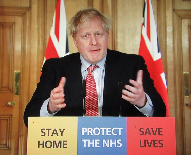 Imaginea articolului Boris Johnson, depistat pozitiv cu coronavirus: ”M-am autoizolat, dar voi continua să conduc guvernul şi să-mi exercit atribuţiile şi responsabilităţile prin video conferinţă”