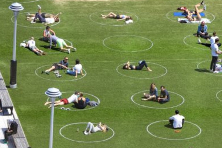 Imaginea articolului VIDEO În SUA, oamenii stau în cerculeţe în parcuri. Cum arată, prin contrast, MAREA RELAXARE din Europa