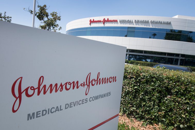 Imaginea articolului Veşti bune de la Johnson & Johnson. Compania farmaceutică va începe etapa finală a studiilor clinice pentru dezvoltarea unui vaccin