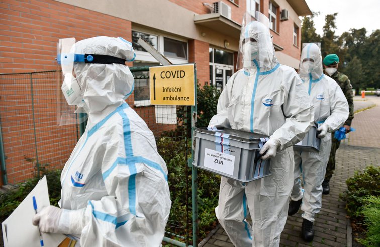 Imaginea articolului Cehia impune noi reguli pe fondul creşterii alarmante a numărului de cazuri de coronavirus
