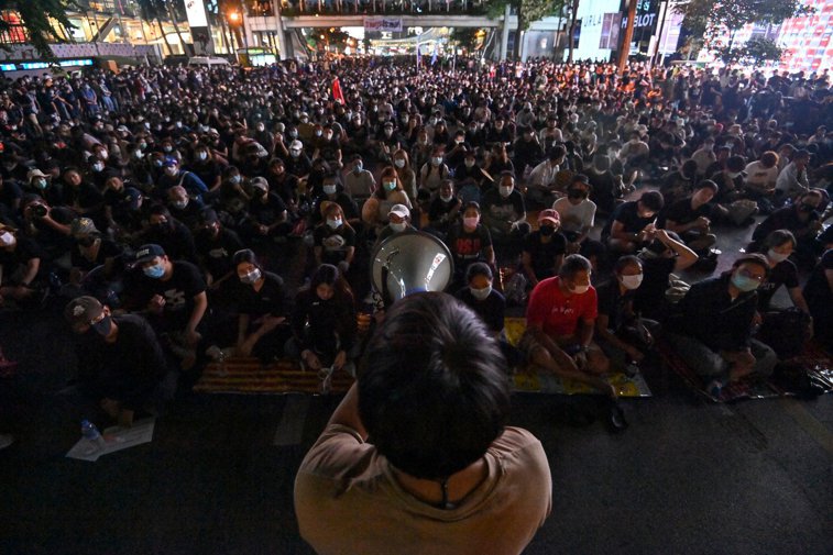 Imaginea articolului Tinerii din Thailanda protestează împotriva măsurilor de restricţie impuse de Guvern. ”Pandemia a devenit o armă politică”