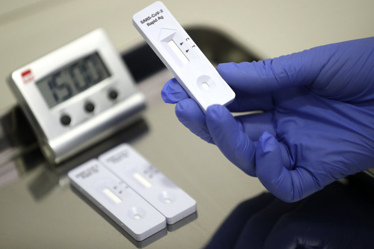 Imaginea articolului Testele antigen ar putea fi mai eficiente decât cele PCR pentru a stopa răspândirea SARS-CoV-2