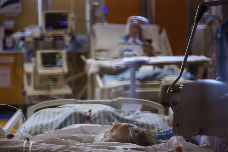 Imaginea articolului Zeci de bolnavi diagnosticaţi cu SARS CoV-2 aşteaptă zile în şir transferul din Spitalul de Urgenţă Galaţi, fără să fie trataţi