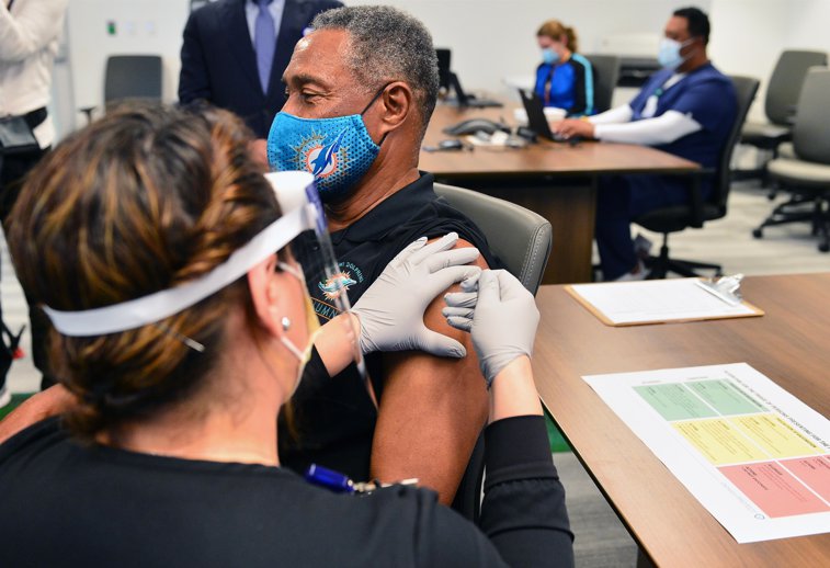 Imaginea articolului Noua tulpină SARS-CoV-2 dă peste cap planurile autorităţilor. Varianta de coronavirus ar putea deveni dominantă în SUA în câteva săptămâni
