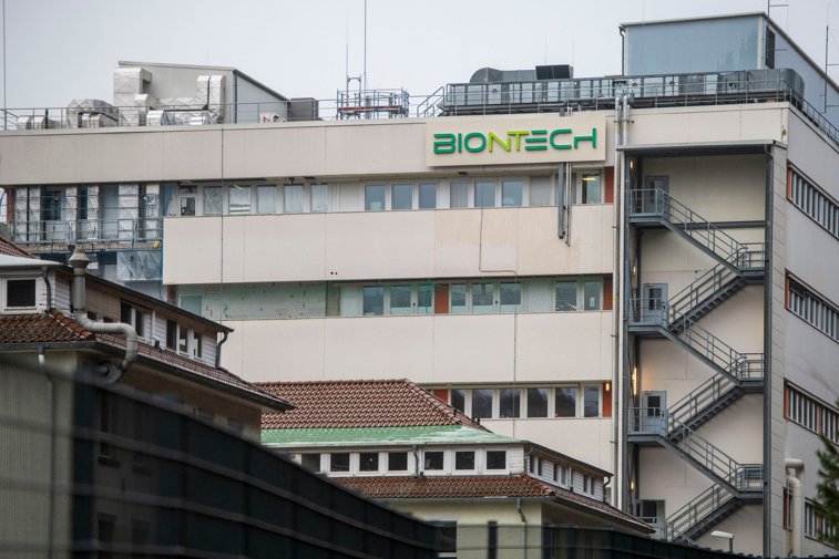 Imaginea articolului Istoria se împleteşte cu ştiinţa la noua fabrică BioNTech din Germania. Vaccinul anti COVID de la Marburg, produs într-un loc cu poveste