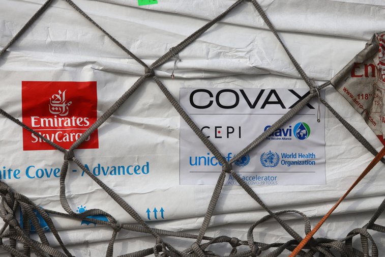 Imaginea articolului Primele vaccinuri împotriva COVID-19 din programul COVAX au fost livrate în Ghana, Africa