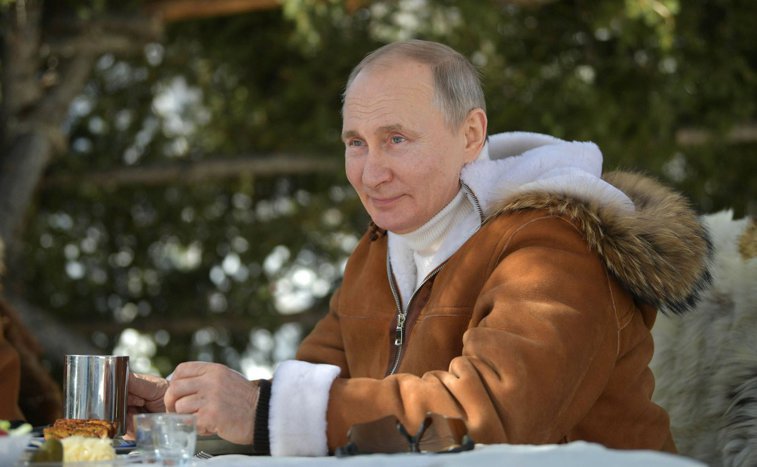 Imaginea articolului Vladimir Putin se vaccinează anti-COVID. Preşedintele Rusiei, mândru de serul Sputnik-V