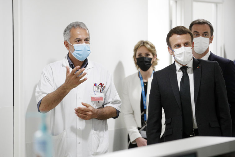 Imaginea articolului Un grup de medici cere restricţii mai dure în Franţa. Momentan, carantina nu este o opţiune pentru Macron