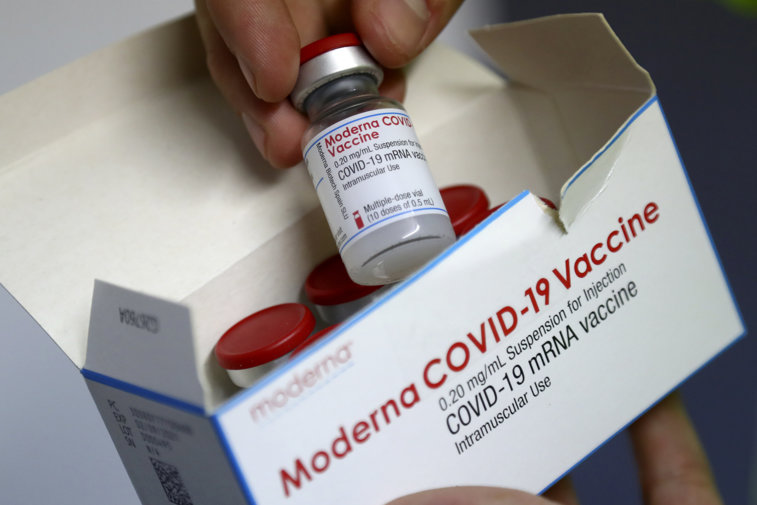 Imaginea articolului Vaccinul Moderna este revizuit pentru a fi pus pe lista de urgenţă a OMS 