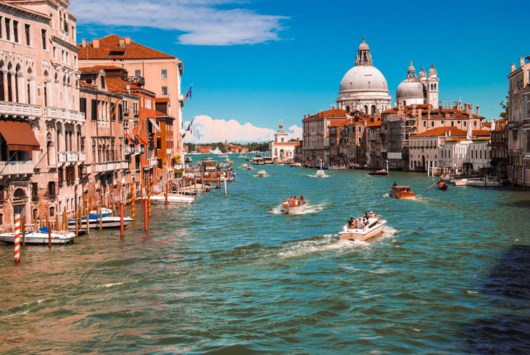 Imaginea articolului Turiştii sunt bine-veniţi în Italia. Mario Draghi a declarat că Italia va avea propriul paşaport verde