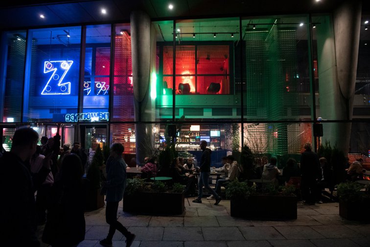 Imaginea articolului Polonia se pregăteşte pentru marea redeschidere: barurile, pub-urile şi restaurantele vor primi clienţi în interior după şapte luni