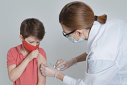 Imaginea articolului Începe vaccinarea copiilor cu vârste cuprinse între 5 şi 11 ani. Au fost înregistrate câteva mii de solicitări 