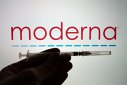 Imaginea articolului După Pfizer şi Moderna anunţă că testează un nou vaccin pentru varianta Omicron