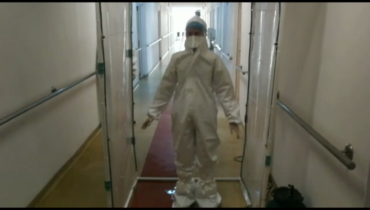 Imaginea articolului „Poartă de dezinfectare” pentru medicii craioveni, construită cu bani strânşi din donaţii 