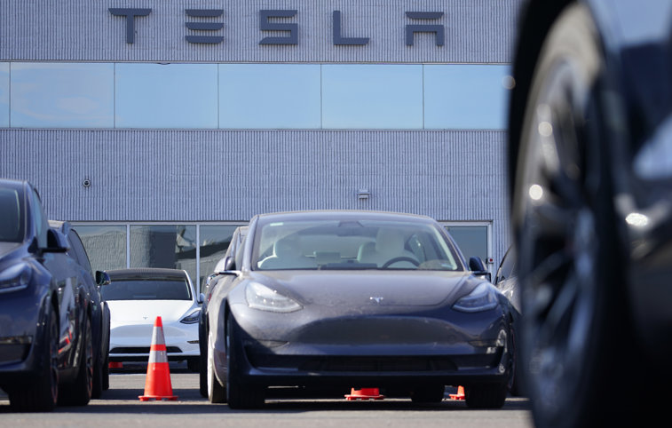 Imaginea articolului Tesla îşi măreşte producţia pentru Modelul 3. Ce preţuri au bolizii lui Elon Musk