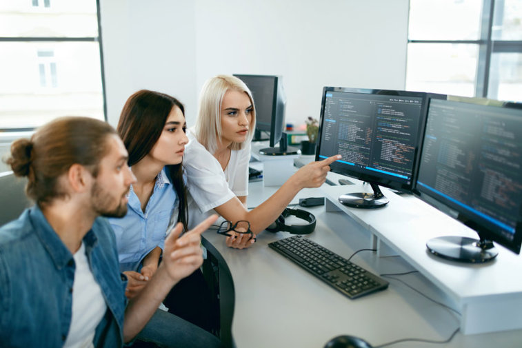 Imaginea articolului Analiză MEDIAFAX: Aproape 90 de mii de femei lucrează în IT&C, cel mai dinamic sector al economiei. ”Femeile din IT  sunt bune pe partea de dezvoltare, design sau consultanţă”
