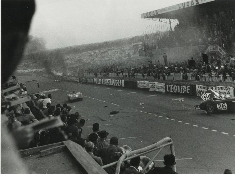 Imaginea articolului Au trecut 66 de ani de la cel mai grav accident din motorsport. Tragedia a lovit cu 150km/h