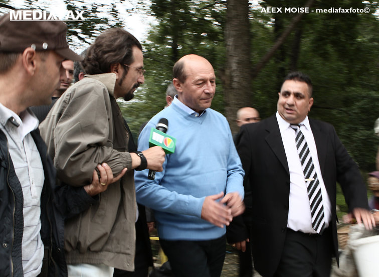 Imaginea articolului Traian Băsescu a fost amendat de CNCD cu 6.000 de lei pentru declaraţiile sale despre romi