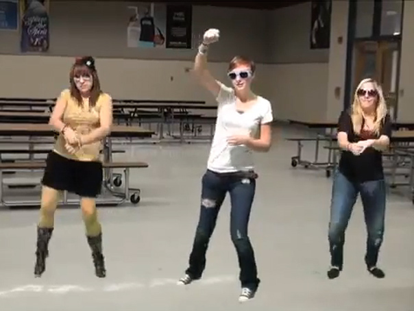 Imaginea articolului Cel mai PROST videoclip de pe internet? Parodia la "Gangnam Style" făcută de un întreg liceu, criticată de sute de mii de oameni - VIDEO