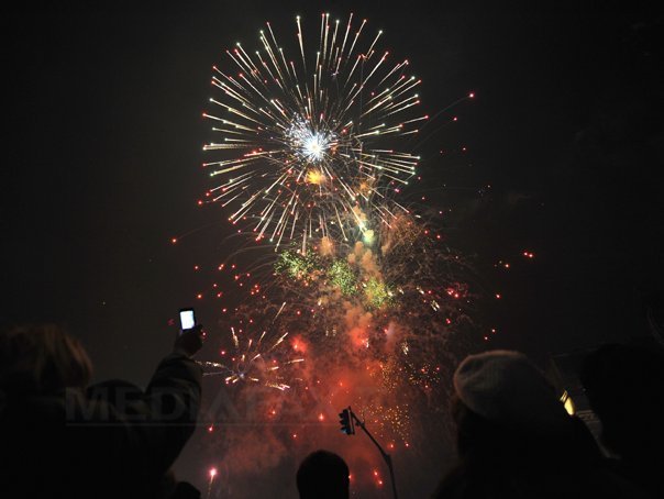 Imaginea articolului Circa 8.000 de sibieni au petrecut Revelionul în Piaţa Mare, focul de artificii durând 20 de minute