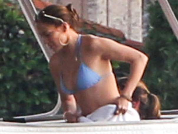 Imaginea articolului Jennifer Lopez, vacanţă pe iaht alături de copii şi prieteni. Unde s-a relaxat vedeta latino - FOTO